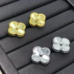 CLOVER MINI 9.5MM LASER EARRINGS - Image 2