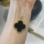 CLOVER 25MM NECKLACE GOLD ONYX - Image 2
