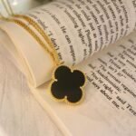 CLOVER 25MM NECKLACE GOLD ONYX - Image 3