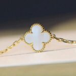CLOVER 20 MOTIFS WHITE MOP NECKLACE - Image 4