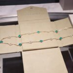 CLOVER 20 MOTIFS MALACHITE DIAMOND NECKLACE - Image 4