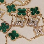 CLOVER 20 MOTIFS MALACHITE DIAMOND NECKLACE - Image 2