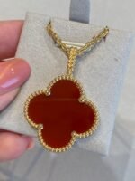 CLOVER 25MM NECKLACE GOLD CARNELIAN - Image 3