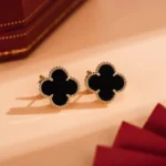 CLOVER MEDIUM 1 MOTIFS ONYX STUD EARRINGS - Image 2