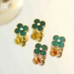 CLOVER MEDIUM 1 MOTIFS MALACHITE DIAMOND EARRINGS - Image 7