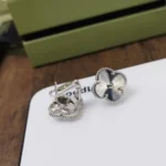 CLOVER MEDIUM STUD EARRINGS - Image 2