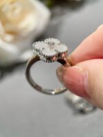 CLOVER SILVER MOP DIAMOND RING - Image 5