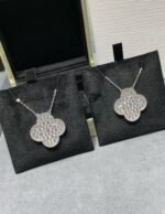 CLOVER 25MM LARGE PENDANT DIAMOND PAVED SILVER NECKLACE - Image 2
