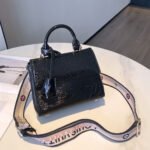 L.ouis V.uitton Bag | Cluny Mini Epi Leather Black - Image 4