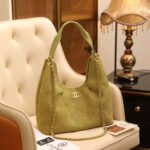 Chan.el Bag | City Zip Tote In Signature Canvas Mahogany - Image 4