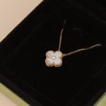 CLOVER 15MM DIAMOND WHITE FRITILLARIA NECKLACE - Image 5