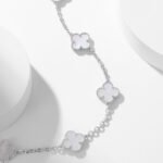 CLOVER 10 MOTIFS WHITE MOTHER OF PEARL NECKLACE - Image 5