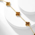 CLOVER 10 MOTIFS TIGER EYE NECKLACE - Image 4
