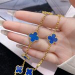 CLOVER 10 MOTIFS BLUE AGATE NECKLACE