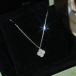 CLOVER MINI 9.5MM PENDANT DIAMOND NECKLACE - Image 3