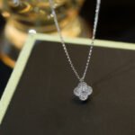 CLOVER MINI 9.5MM PENDANT DIAMOND NECKLACE - Image 4