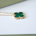 CLOVER 15MM MALACHITE SINGLE FLOWER NECKLACE - Image 10