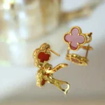 CLOVER MEDIUM 1 MOTIFS CARNELIAN EARRINGS - Image 11