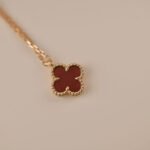 CLOVER MINI 9.5MM WHITE CARNELIANS NECKLACE - Image 4