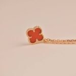 CLOVER MINI 9.5MM WHITE CARNELIANS NECKLACE - Image 2