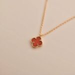 CLOVER MINI 9.5MM WHITE CARNELIANS NECKLACE - Image 3