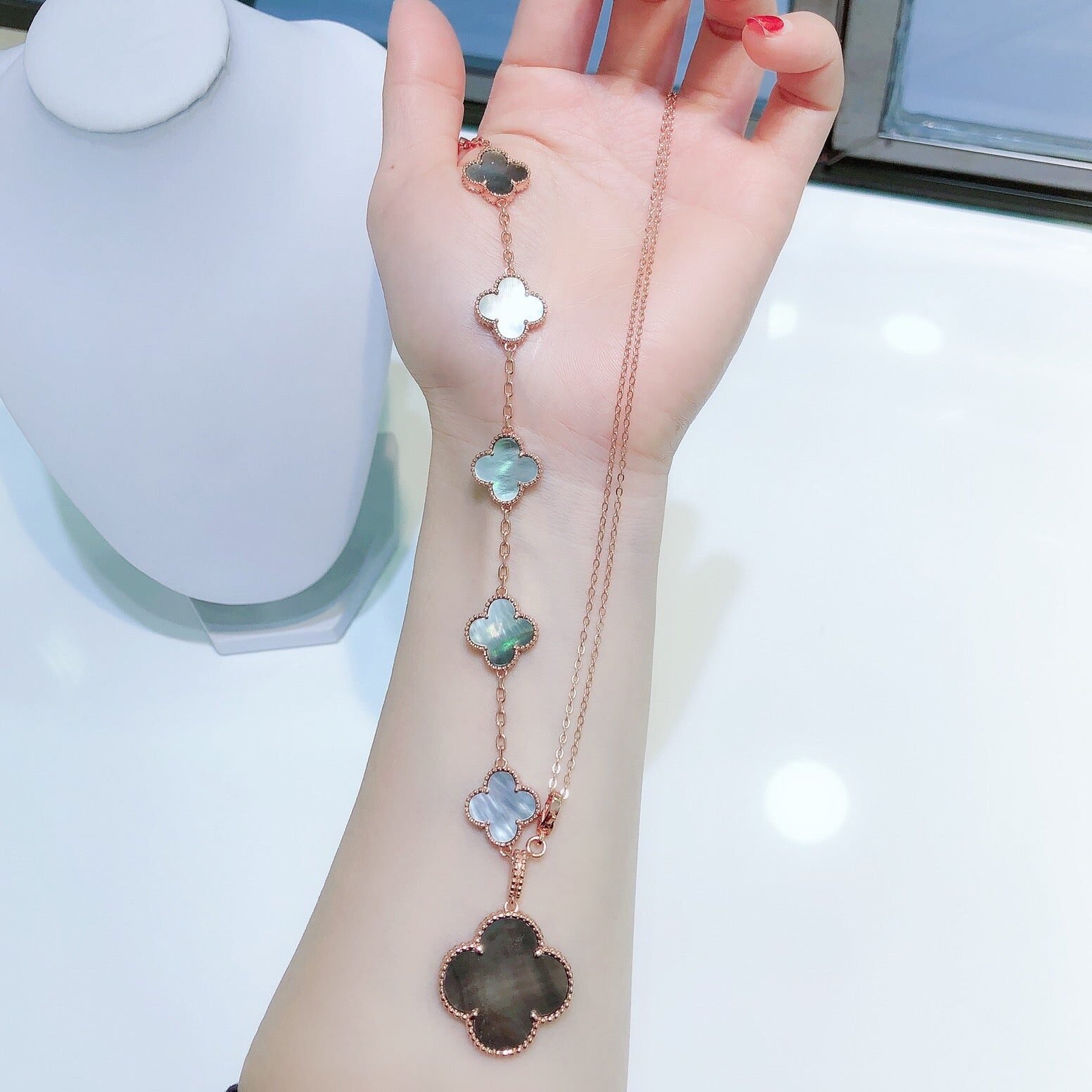 wsxc1701194310065_1 COMBINED BRACELET 5 MOTIFS AND NECKLACE DARK MOP ROSE GOLD - Image 1